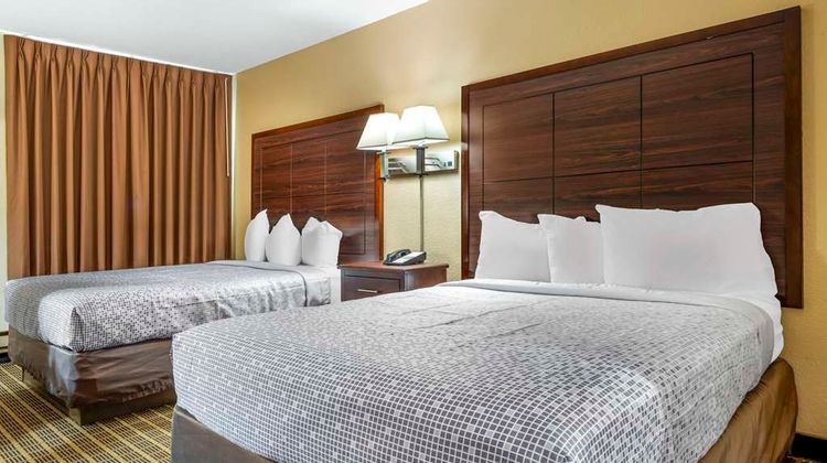 Econo Lodge La Crosse North Room