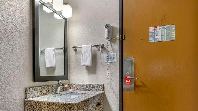 <b>Econo Lodge La Crosse North Room</b>. Images powered by <a href="https://iceportal.shijigroup.com/" title="IcePortal" target="_blank">IcePortal</a>.