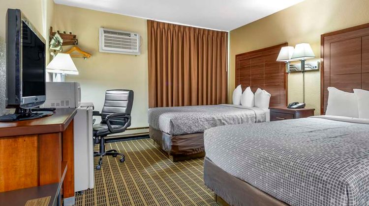 Econo Lodge La Crosse North Room