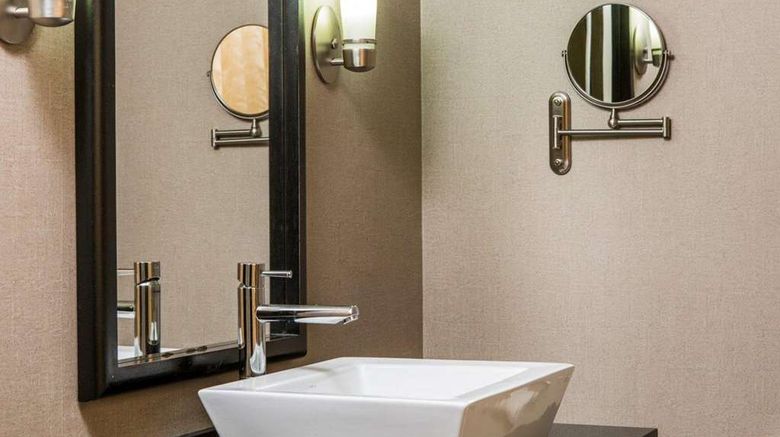 <b>Cambria hotel & suites Appleton Room</b>. Images powered by <a href="https://iceportal.shijigroup.com/" title="IcePortal" target="_blank">IcePortal</a>.