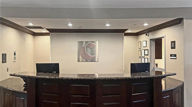 <b>Comfort Suites Oshkosh West Lobby</b>. Images powered by <a href="https://iceportal.shijigroup.com/" title="IcePortal" target="_blank">IcePortal</a>.