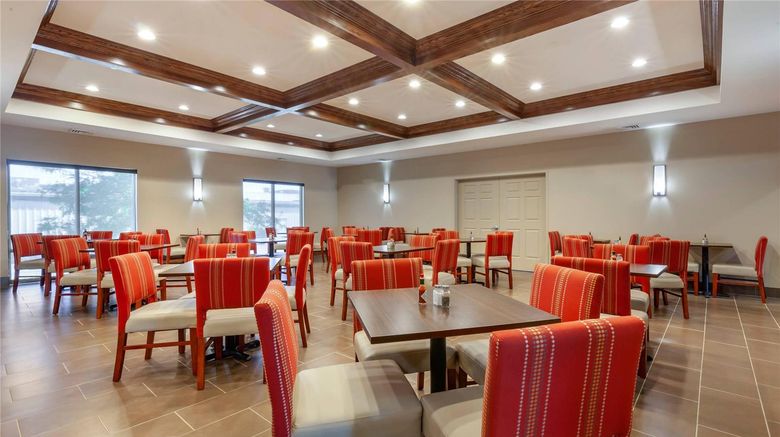 <b>Comfort Suites Oshkosh West Restaurant</b>. Images powered by <a href="https://iceportal.shijigroup.com/" title="IcePortal" target="_blank">IcePortal</a>.