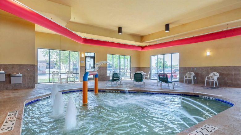 <b>Comfort Suites Oshkosh West Pool</b>. Images powered by <a href="https://iceportal.shijigroup.com/" title="IcePortal" target="_blank">IcePortal</a>.