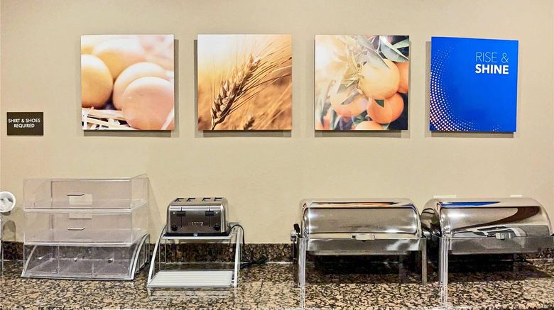 <b>Comfort Suites Oshkosh West Restaurant</b>. Images powered by <a href="https://iceportal.shijigroup.com/" title="IcePortal" target="_blank">IcePortal</a>.
