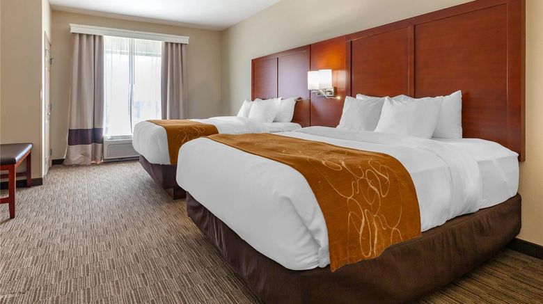 <b>Comfort Suites Oshkosh West Suite</b>. Images powered by <a href="https://iceportal.shijigroup.com/" title="IcePortal" target="_blank">IcePortal</a>.