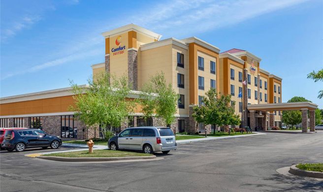 Comfort Suites Oshkosh West Exterior