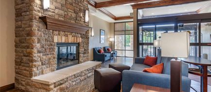 Comfort Suites Oshkosh West Lobby