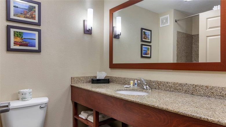 <b>Comfort Suites Oshkosh West Suite</b>. Images powered by <a href="https://iceportal.shijigroup.com/" title="IcePortal" target="_blank">IcePortal</a>.