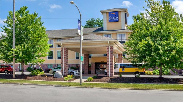Sleep Inn and Suites Milwaukee Airport Exterior