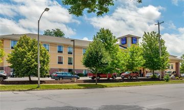 Sleep Inn and Suites Milwaukee Airport