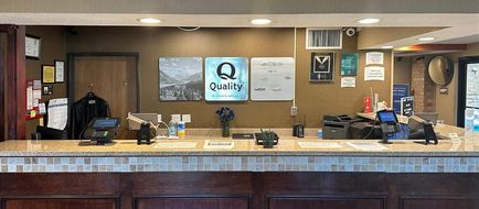 Quality Inn and Suites Lobby