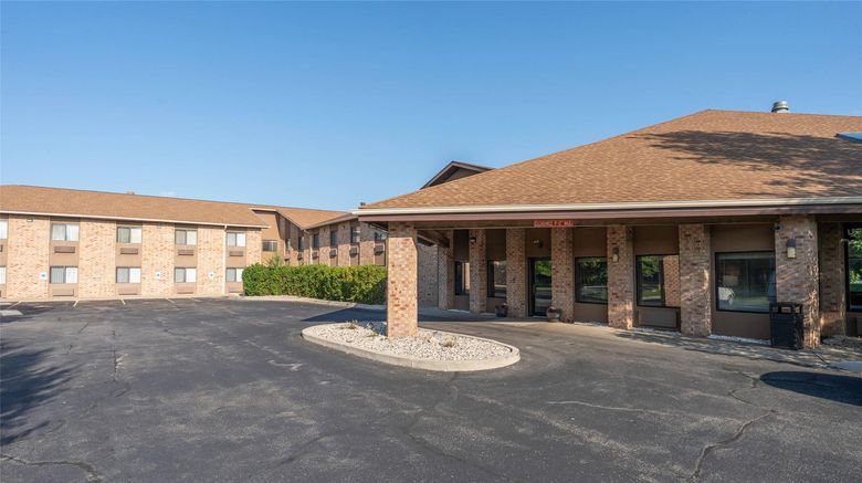 <b>Quality Inn and Suites Exterior</b>. Images powered by <a href="https://iceportal.shijigroup.com/" title="IcePortal" target="_blank">IcePortal</a>.
