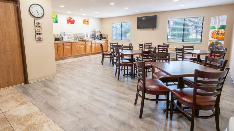 <b>Quality Inn and Suites Restaurant</b>. Images powered by <a href="https://iceportal.shijigroup.com/" title="IcePortal" target="_blank">IcePortal</a>.