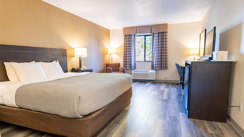 <b>Quality Inn and Suites Room</b>. Images powered by <a href="https://iceportal.shijigroup.com/" title="IcePortal" target="_blank">IcePortal</a>.