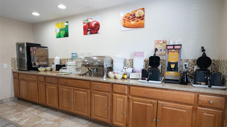<b>Quality Inn and Suites Restaurant</b>. Images powered by <a href="https://iceportal.shijigroup.com/" title="IcePortal" target="_blank">IcePortal</a>.