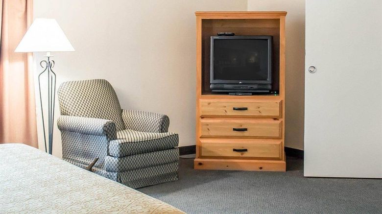<b>Quality Inn Rhinelander Suite</b>. Images powered by <a href="https://iceportal.shijigroup.com/" title="IcePortal" target="_blank">IcePortal</a>.