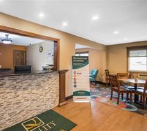 Quality Inn Janesville Lobby