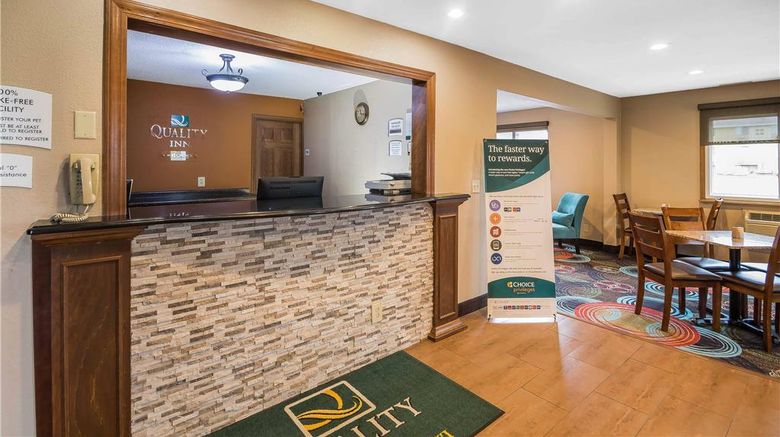 <b>Quality Inn Janesville Lobby</b>. Images powered by <a href="https://iceportal.shijigroup.com/" title="IcePortal" target="_blank">IcePortal</a>.