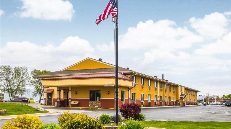 <b>Quality Inn Janesville Exterior</b>. Images powered by <a href="https://iceportal.shijigroup.com/" title="IcePortal" target="_blank">IcePortal</a>.