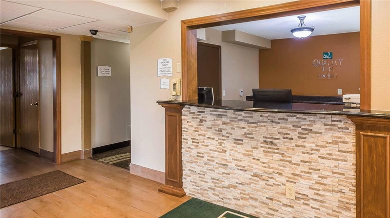 <b>Quality Inn Janesville Lobby</b>. Images powered by <a href="https://iceportal.shijigroup.com/" title="IcePortal" target="_blank">IcePortal</a>.
