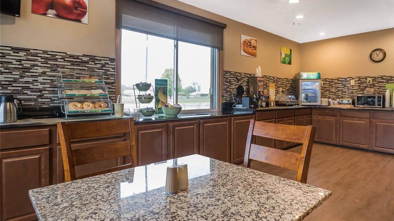 <b>Quality Inn Janesville Restaurant</b>. Images powered by <a href="https://iceportal.shijigroup.com/" title="IcePortal" target="_blank">IcePortal</a>.