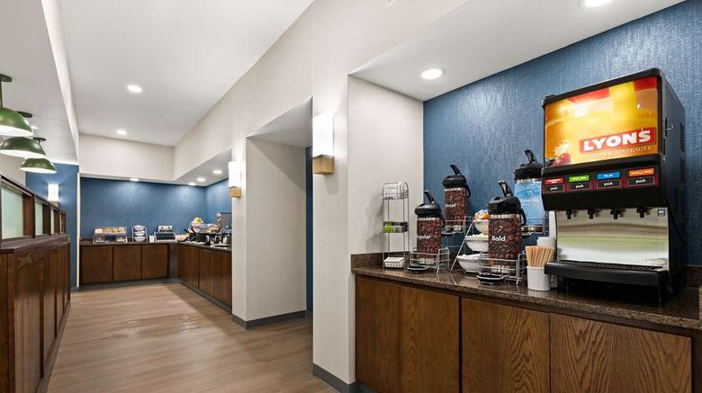 <b>Comfort Suites Restaurant</b>. Images powered by <a href="https://iceportal.shijigroup.com/" title="IcePortal" target="_blank">IcePortal</a>.