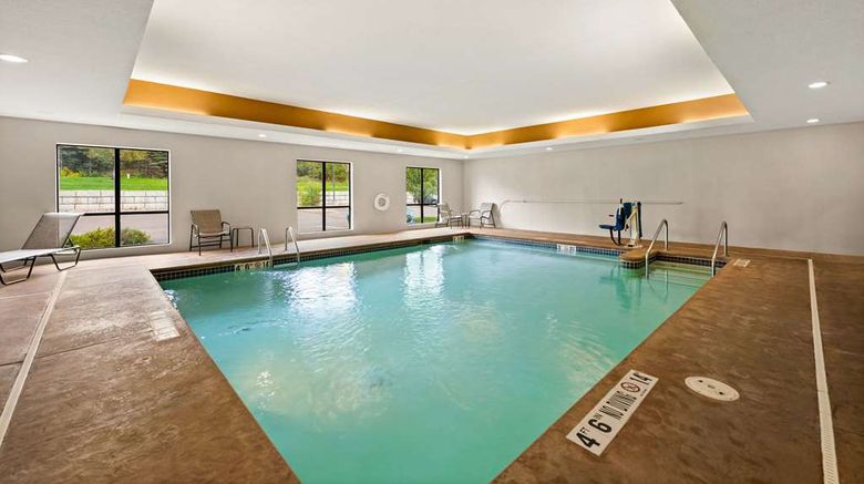 <b>Comfort Suites Pool</b>. Images powered by <a href="https://iceportal.shijigroup.com/" title="IcePortal" target="_blank">IcePortal</a>.