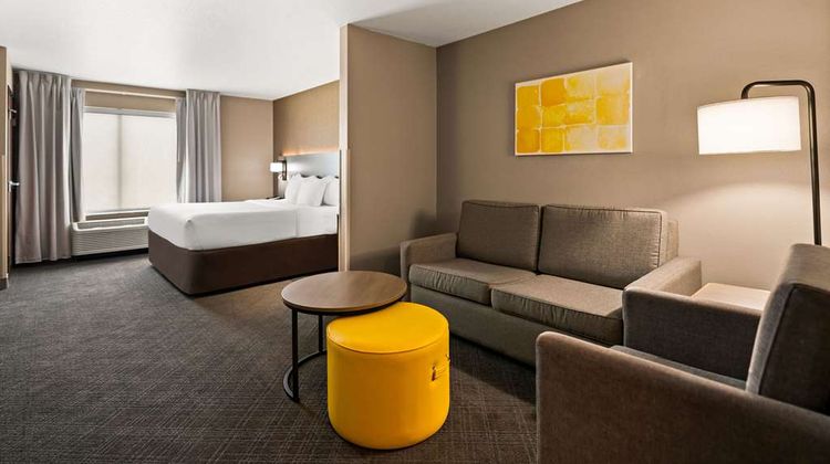 Comfort Suites Suite