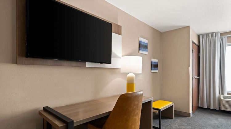 Comfort Suites Suite