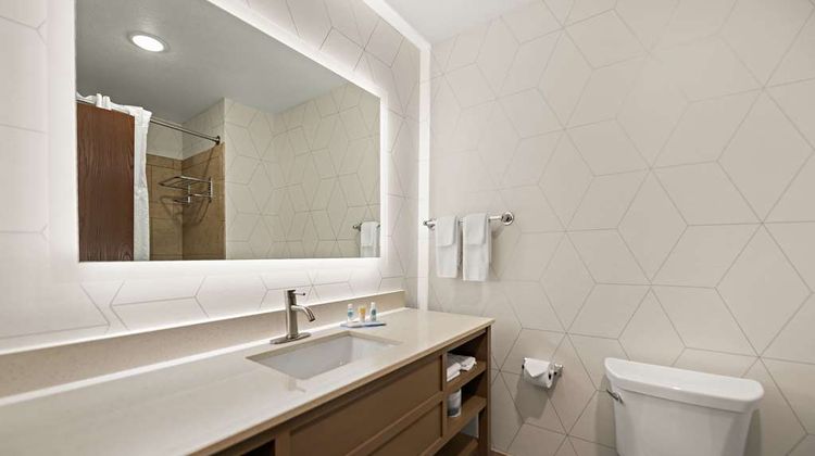 Comfort Suites Room