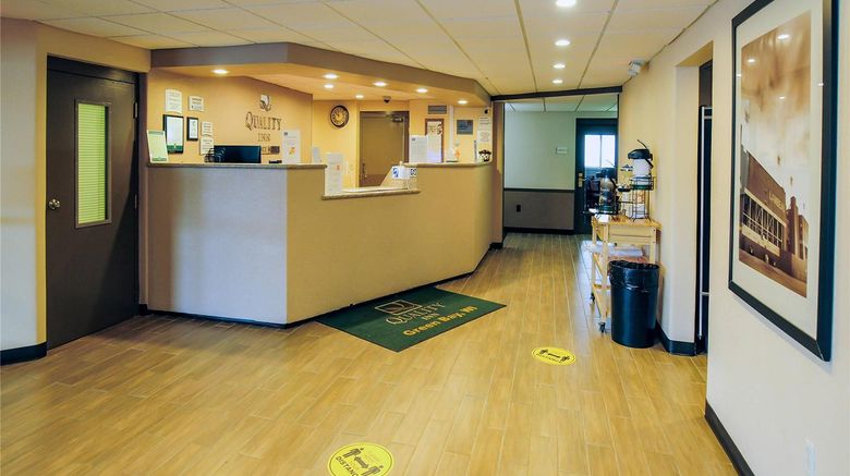 <b>Quality Inn, Green Bay Lobby</b>. Images powered by <a href="https://iceportal.shijigroup.com/" title="IcePortal" target="_blank">IcePortal</a>.