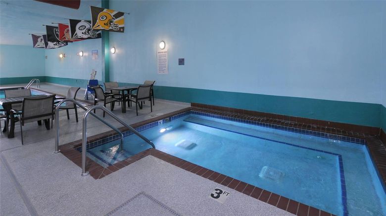 <b>Quality Inn, Green Bay Pool</b>. Images powered by <a href="https://iceportal.shijigroup.com/" title="IcePortal" target="_blank">IcePortal</a>.