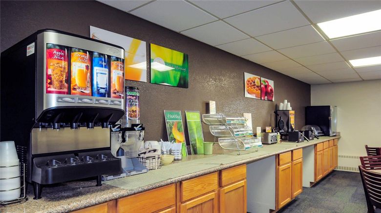 <b>Quality Inn, Green Bay Restaurant</b>. Images powered by <a href="https://iceportal.shijigroup.com/" title="IcePortal" target="_blank">IcePortal</a>.