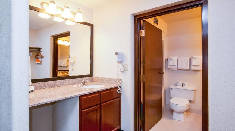 <b>Quality Inn, Green Bay Room</b>. Images powered by <a href="https://iceportal.shijigroup.com/" title="IcePortal" target="_blank">IcePortal</a>.