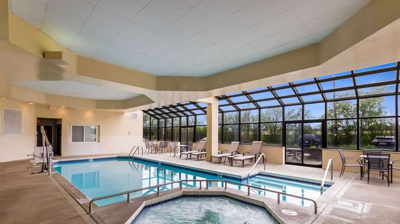 <b>Quality Suites Milwaukee Airport Pool</b>. Images powered by <a href="https://iceportal.shijigroup.com/" title="IcePortal" target="_blank">IcePortal</a>.