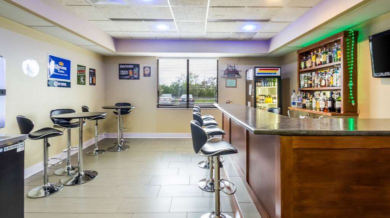 <b>Quality Suites Milwaukee Airport Restaurant</b>. Images powered by <a href="https://iceportal.shijigroup.com/" title="IcePortal" target="_blank">IcePortal</a>.