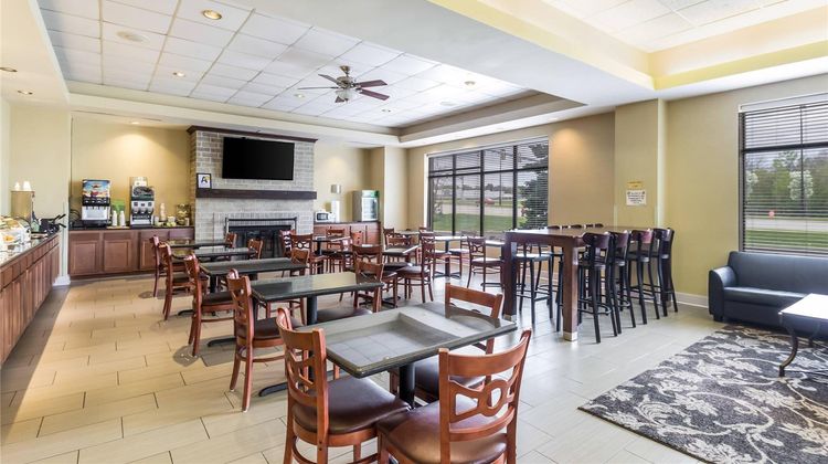Quality Suites Milwaukee Airport Restaurant