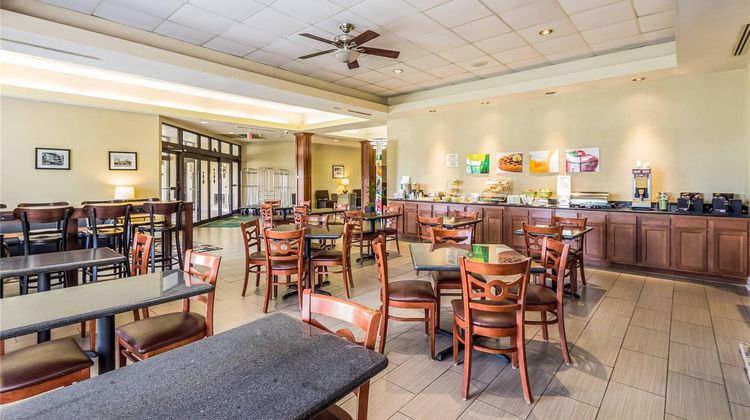 Quality Suites Milwaukee Airport Restaurant