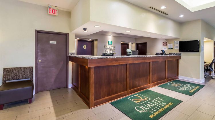 Quality Suites Milwaukee Airport Lobby