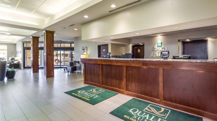 Quality Suites Milwaukee Airport Lobby