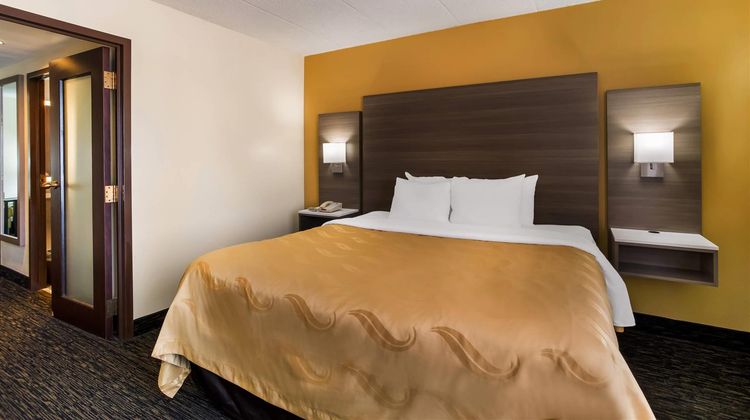 Quality Suites Milwaukee Airport Suite