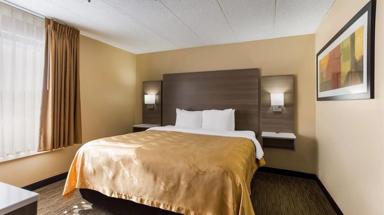 Quality Suites Milwaukee Airport Suite