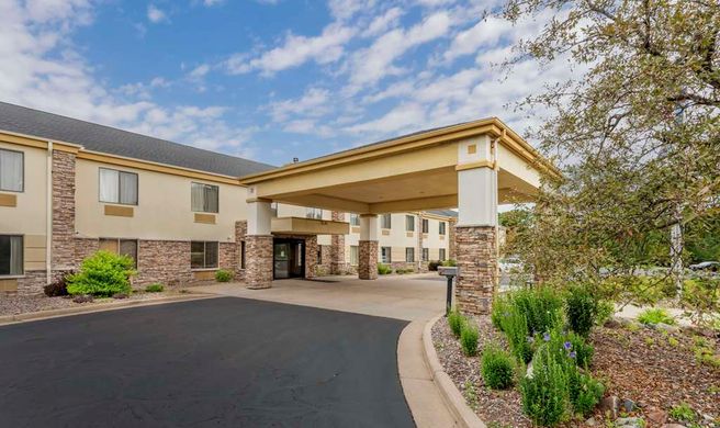 Comfort Inn & Suites Exterior