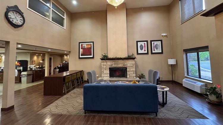 Comfort Inn & Suites Lobby