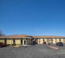 Quality Inn and Suites West Bend Exterior