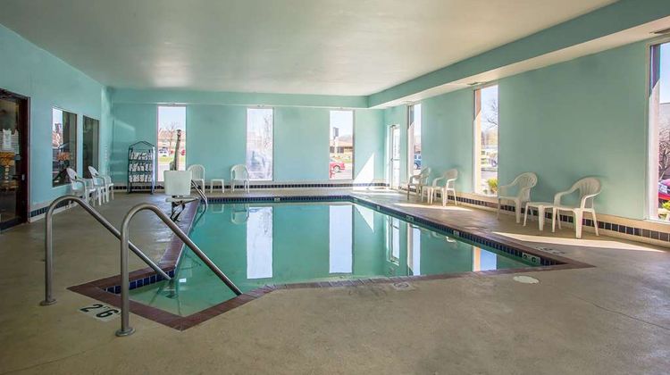 Quality Inn and Suites West Bend Pool