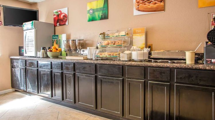 Quality Inn and Suites West Bend Restaurant