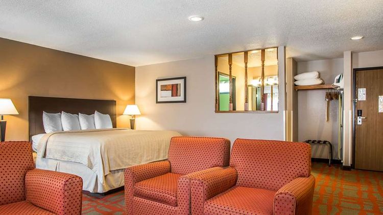 Quality Inn and Suites West Bend Suite