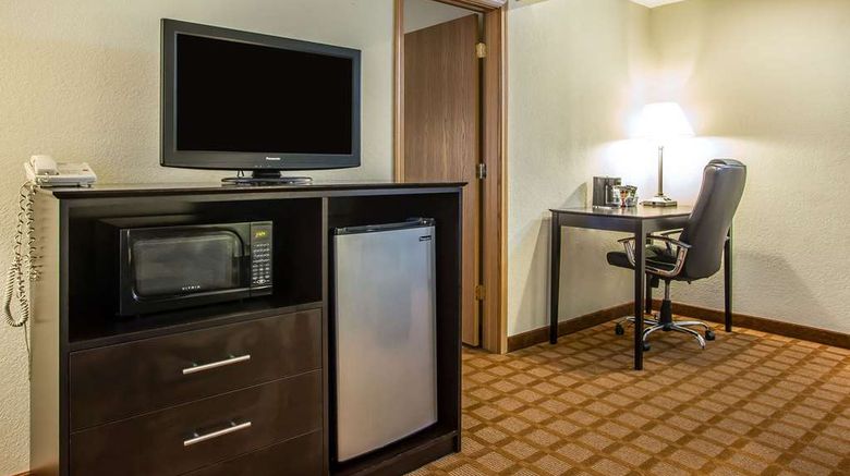 <b>Quality Inn & Suites Marinette Suite</b>. Images powered by <a href="https://iceportal.shijigroup.com/" title="IcePortal" target="_blank">IcePortal</a>.