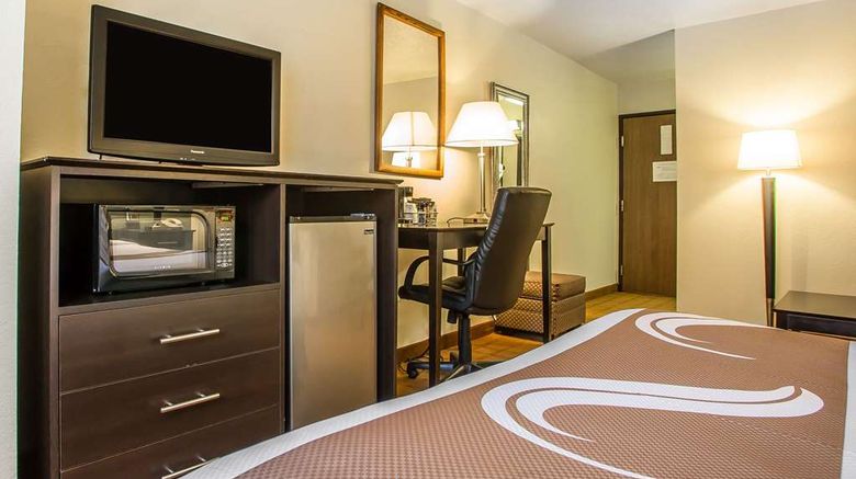 <b>Quality Inn & Suites Marinette Suite</b>. Images powered by <a href="https://iceportal.shijigroup.com/" title="IcePortal" target="_blank">IcePortal</a>.